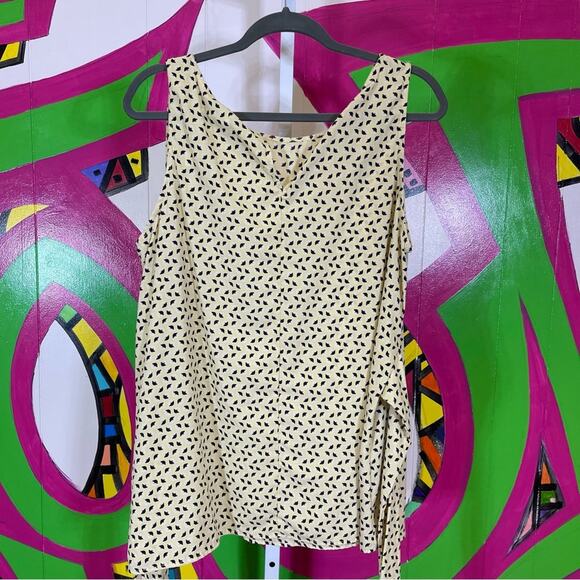 NWT, Meri Skye, Sleeveless Blouse with Straps to tie at waist. Size 1XL. - Picture 2 of 7